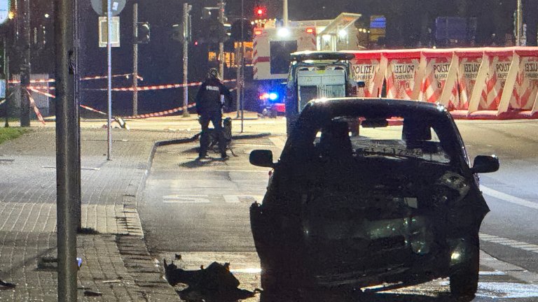 Кола с младежи падна от 8 метра в река Майн във Франкфурт