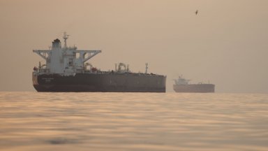 САЩ задържаха кораб, опитал се да премине през блокадата на Иран