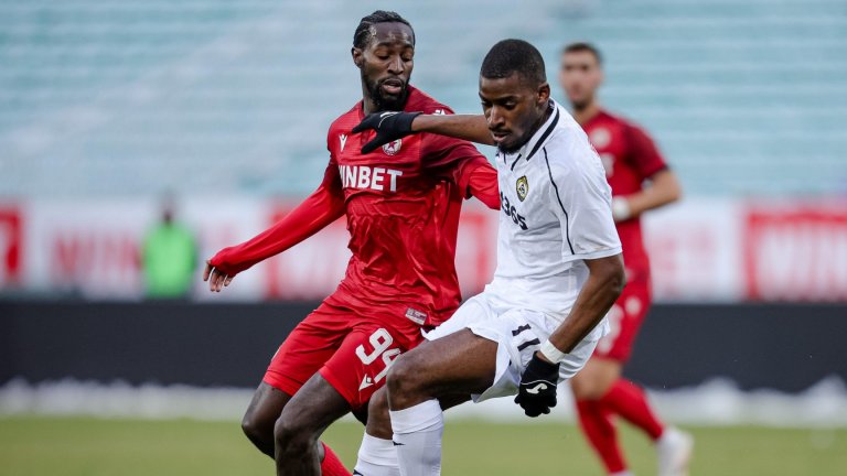 Един от най-незабележимите в дербито призова "червените" фенове за подкрепа