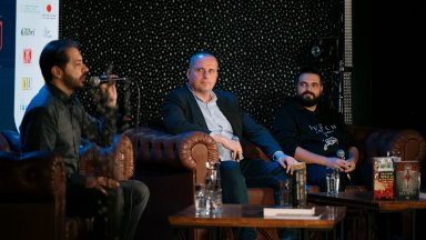 Изкуството крещи чрез своите чудовища, докато светът е на ръба на дистопия