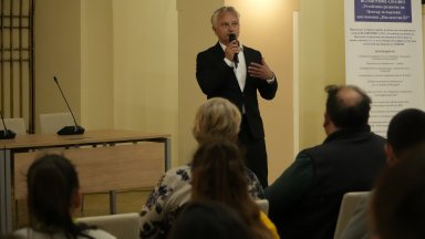 Захари Карабашлиев: Не е вярно, че младите не четат - всеки ден четат от телефоните и компютрите си