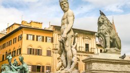 Туристка повреди флорентинския фонтан на Нептун заради моминско парти