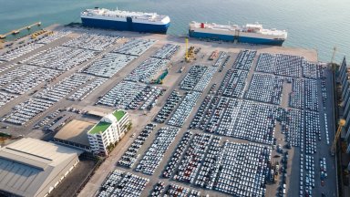 Китай пусна в експлоатация най-големият кораб в света за превоз на автомобили