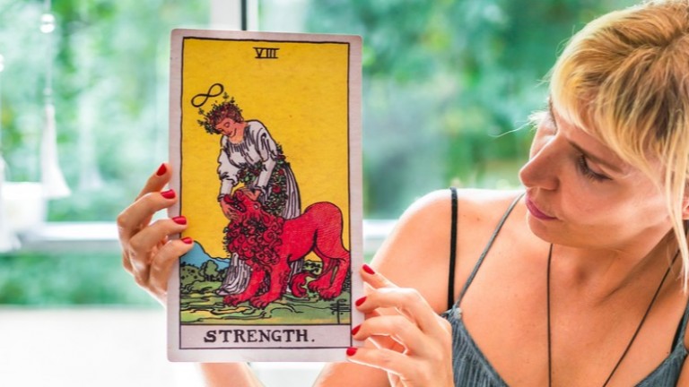 "Сила“: Значение и тълкуване на Таро картата