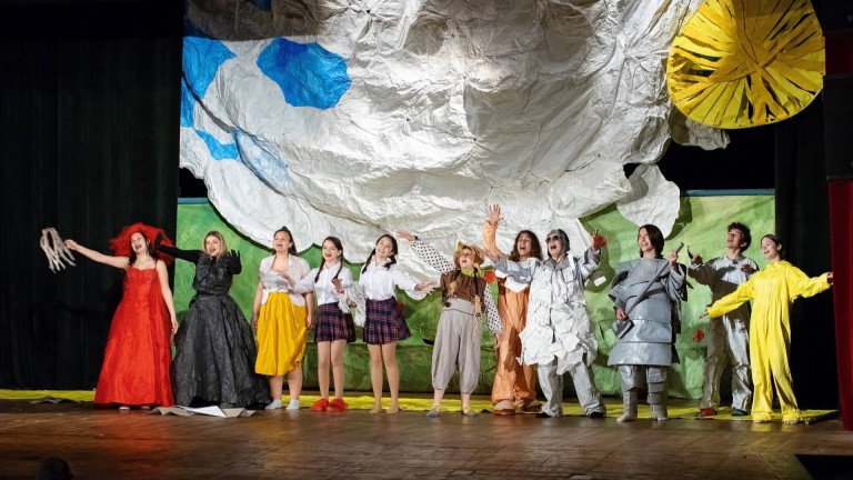 Едно изгубено куче, шест спектакъла и безброй аплодисменти – "Театрални искри" продължават 