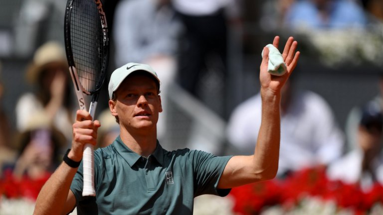 Синер с лекота постигна осма поредна победа в клей сезона