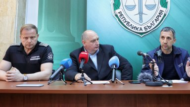 Разкриха контрабанда на цигари, декларирани като матраци, на пристанището в Бургас