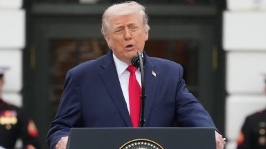 Одобрението за Тръмп спадна до рекордно ниско ниво