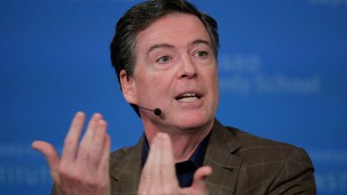 Повдигнаха ново обвинение срещу бившия директор на ФБР Джеймс Коми 