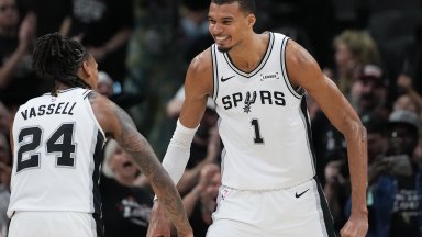 Уембаняма и компания прекрачиха към следващия кръг на плейофите