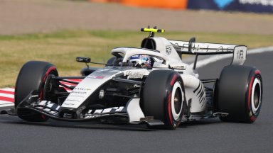 "Кадилак" с патриотичен дизайн на болидите за първото си състезание в САЩ