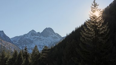 Подходящи са условията за туризъм в планините, но при зимни условия