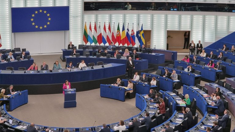 "Незаконна война" и призиви за ядрена енергия: Сблъсък на визии в ЕП заради Близкия изток