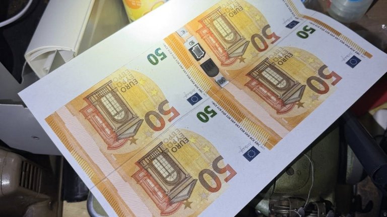 Разбиха печатница за фалшиви евро в София, доставяни по метода "Крипто Дроп" (снимки)