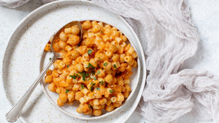 Интересно предложение: Паста е чeчи 