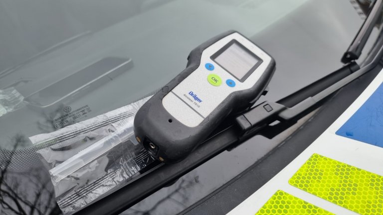  Хванаха с 2 промила алкохол избягала от катастрофа шофьорка на камион