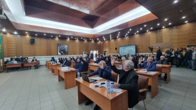Общинският съвет в Карлово прие да се проведе референдум за завода за барут