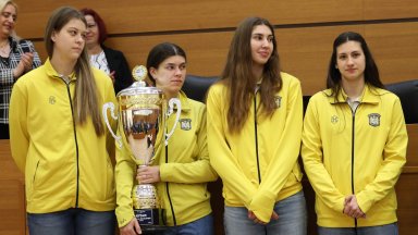 Посрещнаха с аплодисменти шампионите от Марица в общинския съвет на Пловдив