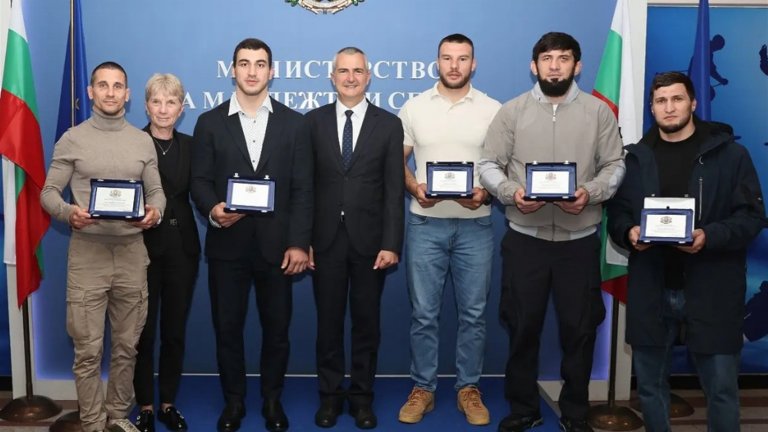 Спортният министър награди медалистите от Европейското по борба