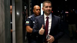 Заснеха депутат от "Прогресивна България" в нарушение, той сам викна КАТ да го глобят