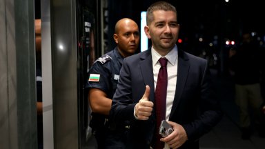 Слави Василев: Румен Радев заръча да вдигнем рейтинга на парламента