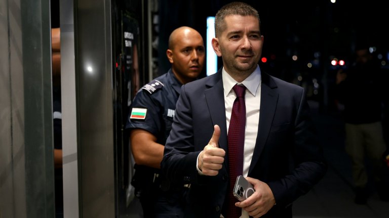 Слави Василев: Румен Радев заръча да вдигнем рейтинга на парламента