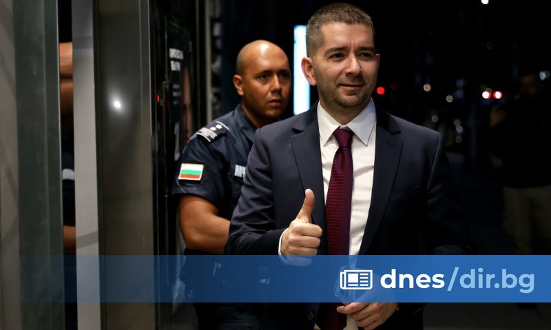 Слави Василев: Новата власт ще смени Румен Спецов като особен управител на „Лукойл“