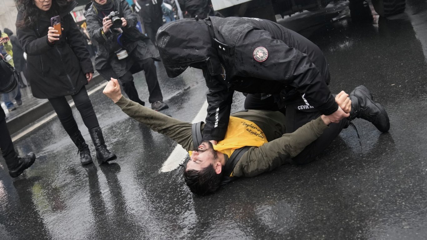 Първомайски демонстрации по света: Сблъсъци в Истанбул и протести за трудови права
