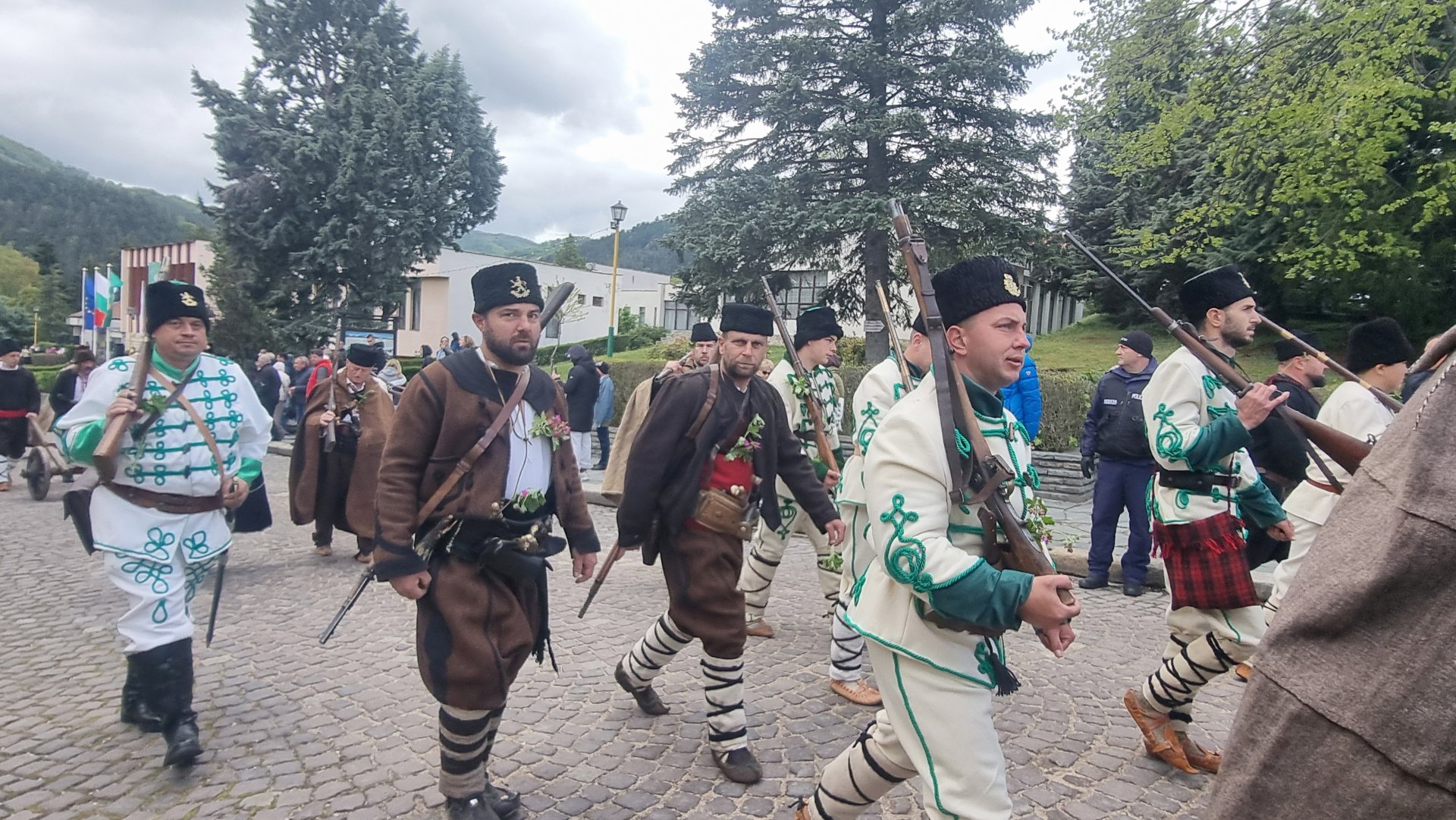 Духът на Априлското въстание оживя в Клисура чрез мащабна историческа възстановка 2 https://netnews.bg/wp-content/uploads/2026/05/1366x768-42.jpg Възстановка на Априлското въстание в Клисура