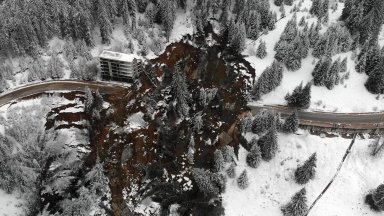Поне 2 г. ще възстановяват пропадналия път за Пампорово, няма риск язовирът да залее