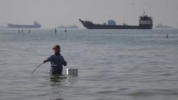 Иран обяви, че затваря Ормузкия проток за всички плавателни съдове