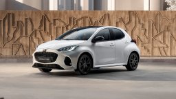 Mazda освежи Mazda2 Hybrid и тихо спря обикновения модел