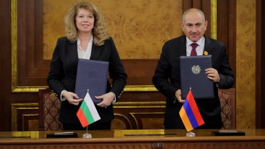Йотова подписа в Ереван с Пашинян декларация за стратегическо партньорство (снимки)