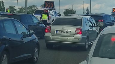 Катастрофата на изхода на София блокира движението за часове, 5-годишно е сред ранените 