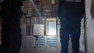Заловиха камион с 1,5 млн. контрабандни цигари край Дунав мост при Русе