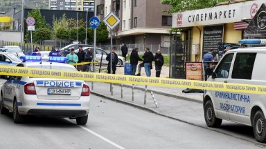Литовка намушка четирима с нож пред и в супермаркет във Варна (снимки)