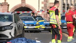 Кола се вряза в пешеходци в центъра на Лайпциг, двама загинаха, 22-ма са ранени (снимки/видео)