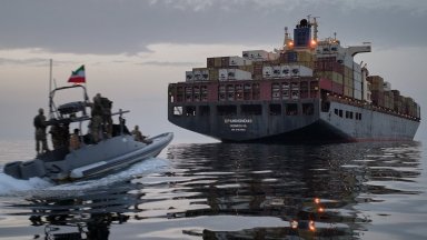 КГИР отрече американски търговски кораби да са преминали Ормузкия проток