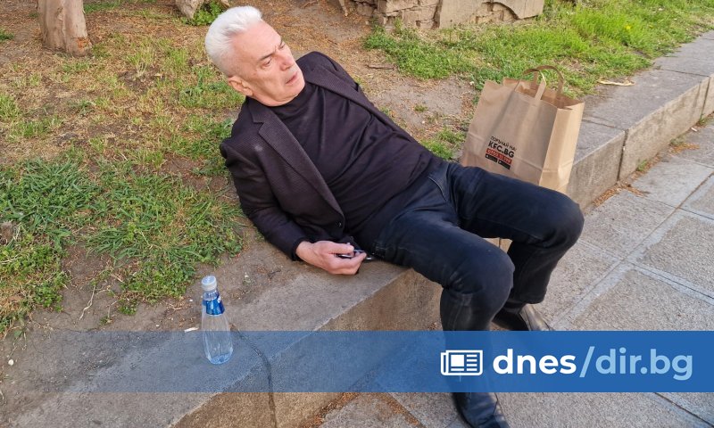 Волен Сидеров е откаран с линейка от центъра на София в безпомощно състояние — image 2
