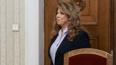 На живо в Dir.bg: Без Радев "Прогресивна България" влезе на консултации при Йотова  