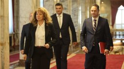 "Прогресивна България" влезе без Румен Радев на консултации при президента (снимки)
