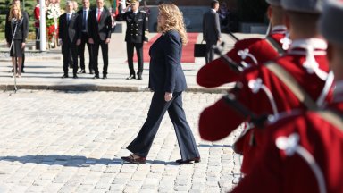 "Държавата трябва да изпълни своя дълг". Йотова очерта приоритетите за развитие на армията