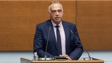 Реплика за "вашите" и "нашето" Народно събрание предизвика първия скандал в новия парламент