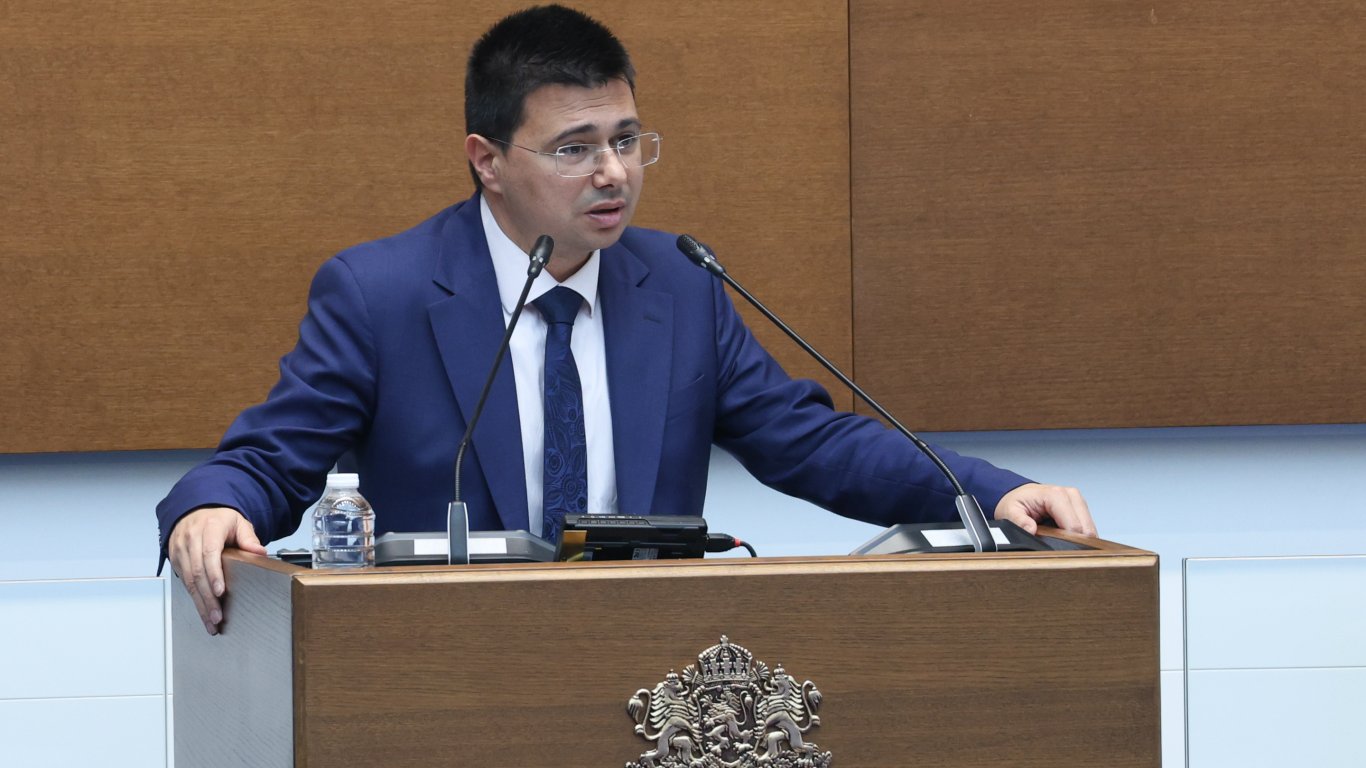 Народното събрание избра Любен Иванов за нов секретар на парламента