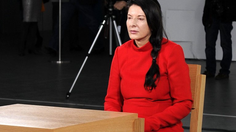 Марина Абрамович откри във Венеция изложба с кости и кристали