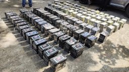 Испанската полиция задържа рекордни 30 тона кокаин на товарен кораб край Африка