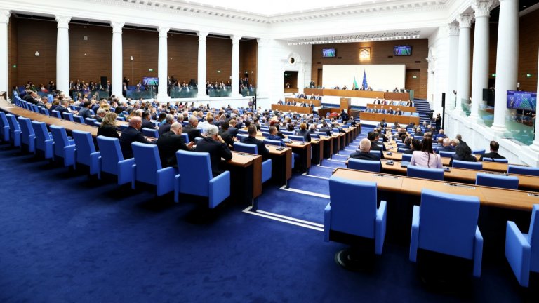 Парламентът влиза в дебат за конкуренцията, цените и нови временни комисии