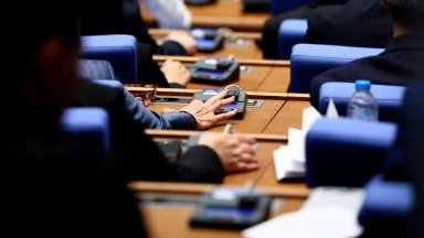 На първо четене: Парламентът одобри по-строг контрол върху цените и търговските практики