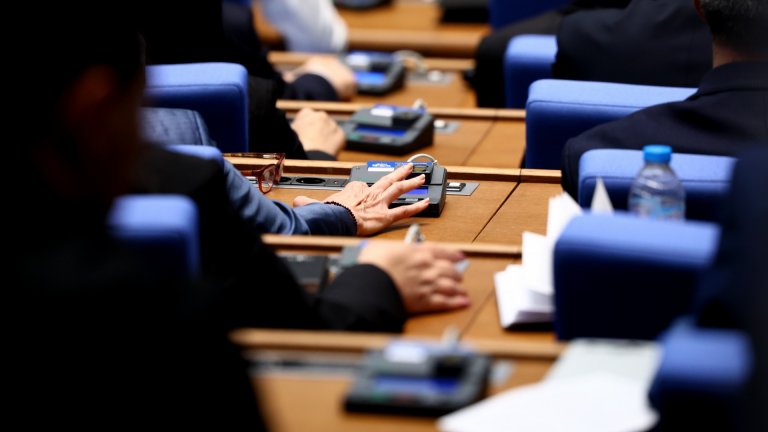 На първо четене: Парламентът одобри по-строг контрол върху цените и търговските практики