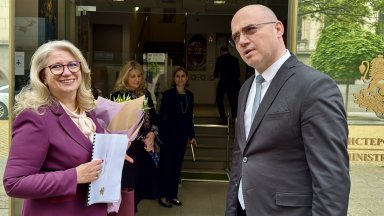 Подготвен летен сезон оставя на наследника си служебният министър на туризма
